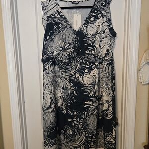 BloomChic Black and White Floral Midi Dress